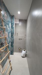Bathroom Image of 700 Sq.ft 2 BHK Apartment / Flat for rent in Pitampura New Delhi for Rs. 30000