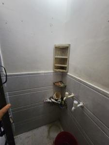 Bathroom Image of 950 Sq.ft 2 BHK Independent House for rent in Kavi Nagar Ghaziabad for Rs. 13500