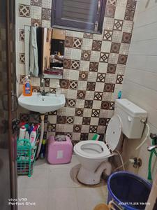 Bathroom Image of 900 Sq.ft 2 BHK Apartment / Flat for rent in Sector 53 Noida for Rs. 25000