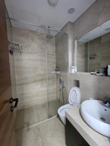Bathroom Image of 1900 Sq.ft 4 BHK Apartment / Flat for rent in Enpar Lotus 101 Worli Residences, Lower Parel Mumbai for Rs. 350000