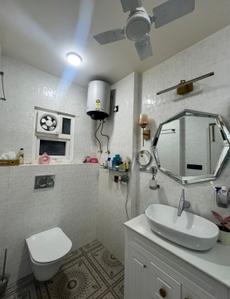 Bathroom Image of 1100 Sq.ft 2 BHK Apartment / Flat for rent in Unitech Rakshak, Sector 41 Gurgaon for Rs. 75000