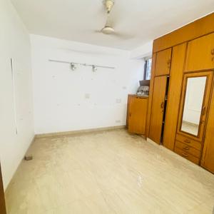 Bedroom Image of 1350 Sq.ft 3 BHK Apartment / Flat for sale in Karishma Apartment, Patparganj New Delhi for Rs. 18500000
