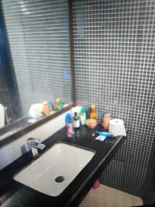 Bathroom Image of 1050 Sq.ft 2 BHK Apartment / Flat for rent in Lodha Luxuria Priva, Thane West Thane for Rs. 45000