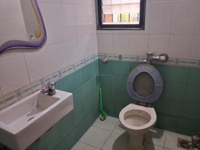 Bathroom Image of 900 Sq.ft 2 BHK Apartment / Flat for rent in Thane West Thane for Rs. 35000