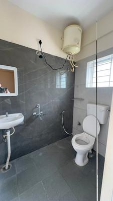 Bathroom Image of 500 Sq.ft 1 BHK Apartment / Flat for rent in S.G. Palya Bengaluru for Rs. 26999