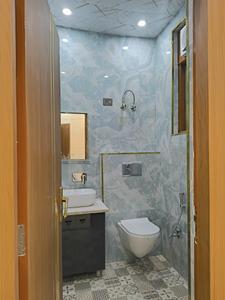 Common Bathroom Image of 1350 Sq.ft 3 BHK Builder Floor for sale in Indirapuram Ghaziabad for Rs. 13000238