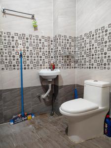 Bathroom Image of 650 Sq.ft 1 BHK Apartment / Flat for rent in Bawadiya Kalan Bhopal for Rs. 17000