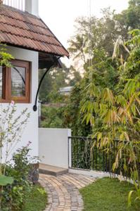 Image of 4000 Sq.ft 4 BHK Independent House for sale in Kakkanad, Kochi for Rs. 30000000