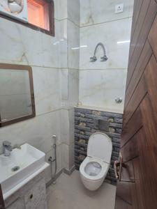 Image of 1100 Sq.ft 3 BHK Builder Floor for rent in Preet Vihar, New Delhi for Rs. 32000