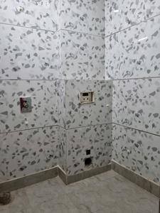 Common Bathroom Image of 810 Sq.ft 3 BHK Apartment / Flat for sale in Dwarka Mor New Delhi for Rs. 6000001
