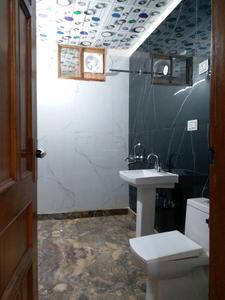 Common Bathroom Image of 1800 Sq.ft 4 BHK Apartment / Flat for sale in Shalimar Garden Ghaziabad for Rs. 12510000