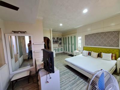 Bedroom Image of 7000 Sq.ft 7 BHK Duplex for sale in Park Street Area Kolkata for Rs. 120000000