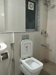 Common Bathroom Image of 650 Sq.ft 1 BHK Apartment / Flat for rent in Shree Naman Premier, Andheri East Mumbai for Rs. 68000