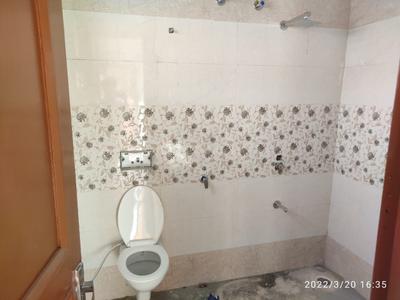 Bathroom Image of 650 Sq.ft 2 BHK Independent House for rent in Gmada Aerocity Mohali for Rs. 20000