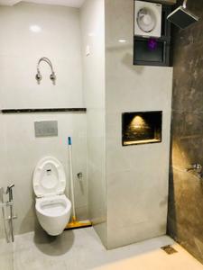 Bathroom Image of 500 Sq.ft 1 BHK Builder Floor for rent in Rajouri Garden New Delhi for Rs. 23000