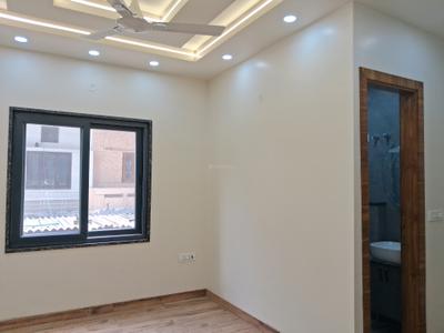 Bedroom Image of 1350 Sq.ft 3 BHK Builder Floor for sale in Paschim Vihar New Delhi for Rs. 21500000