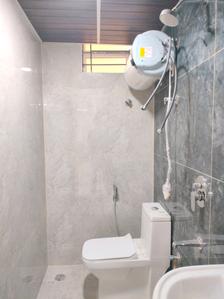 Common Bathroom Image of 1200 Sq.ft 2 BHK Apartment / Flat for rent in VKC Royale Gardenia, HSR Layout Bengaluru for Rs. 45000