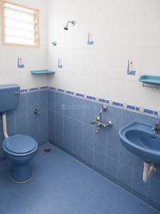 Bathroom Image of 900 Sq.ft 2 BHK Apartment / Flat for rent in Chinna Chokkikulam Madurai for Rs. 17000