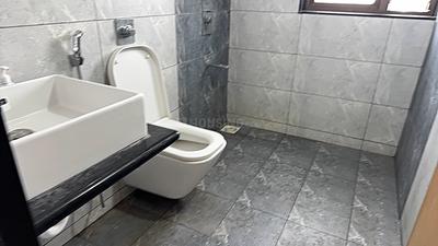 Bathroom Image of 650 Sq.ft 1 BHK Apartment / Flat for rent in Paranjape Blue Ridge The Lofts, Hinjawadi Pune for Rs. 24499