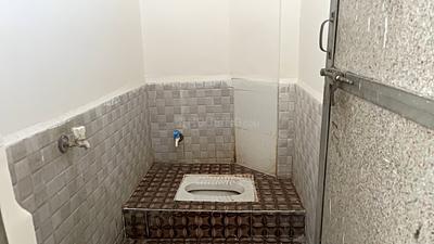 Bathroom Image of 400 Sq.ft 1 RK Apartment / Flat for rent in Vijay Nagar Indore for Rs. 8200