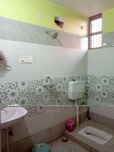 Bathroom Image of 1600 Sq.ft 4 BHK Independent House for rent in Karaundi Varanasi for Rs. 20000