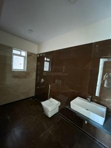 Bathroom Image of 1650 Sq.ft 4 BHK Apartment / Flat for sale in New India Hem Ratan Apartments And Kamlesh Apartments, Andheri East Mumbai for Rs. 51500000
