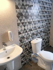 Bathroom Image of 1925 Sq.ft 4 BHK Apartment / Flat for sale in Dhakuria Kolkata for Rs. 12500000
