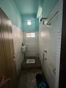 Bathroom Image of 900 Sq.ft 2 BHK Independent House for rent in Champasari Siliguri for Rs. 8000