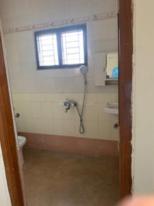 Bathroom Image of 1500 Sq.ft 3 BHK Apartment / Flat for rent in Khairatabad Hyderabad for Rs. 40000