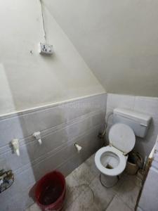 Bathroom Image of 950 Sq.ft 2 BHK Independent House for rent in Kavi Nagar Ghaziabad for Rs. 13500