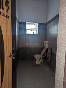 Bathroom Image of 1500 Sq.ft 2 BHK Builder Floor for rent in South City Lucknow for Rs. 15000