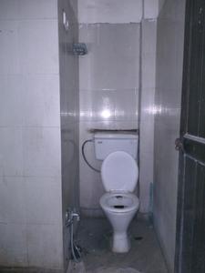 Common Bathroom Image of 400 Sq.ft 1 BHK Builder Floor for rent in Mayur Vihar Phase 1 New Delhi for Rs. 13000