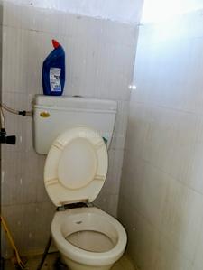Bathroom Image of 250 Sq.ft 1 RK Apartment / Flat for rent in Sector 16 Dwarka New Delhi for Rs. 10000