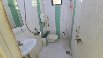 Bathroom Image of 700 Sq.ft 1 BHK Apartment / Flat for rent in Paldi Ahmedabad for Rs. 20000
