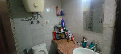 Bathroom Image of 638 Sq.ft 2 BHK Apartment / Flat for rent in Logix Blossom Greens, Sector 143 Noida for Rs. 36000