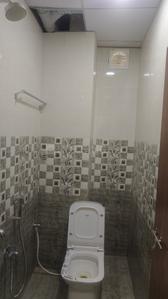 Bathroom Image of 600 Sq.ft 1 BHK Apartment / Flat for rent in Hafeezpet Hyderabad for Rs. 22000