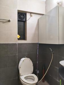 Common Bathroom Image of 1800 Sq.ft 3 BHK Apartment / Flat for sale in Churchgate Mumbai for Rs. 115000000
