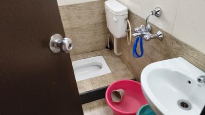 Bathroom Image of 750 Sq.ft 1 BHK Apartment / Flat for rent in Pietra Enclave, Katraj Pune for Rs. 18000