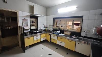 Kitchen Image of 5832 Sq.ft 4 BHK Villa for sale in Prahlad Nagar Ahmedabad for Rs. 150000000