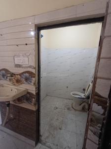 Bathroom Image of 300 Sq.ft 1 BHK Builder Floor for rent in Sant Nirankari Colony RWA, Mukherjee Nagar New Delhi for Rs. 11000