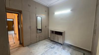 Bedroom Image of 1250 Sq.ft 3 BHK Builder Floor for rent in Vikaspuri New Delhi for Rs. 30000