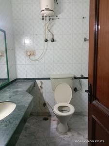 Bathroom Image of 1800 Sq.ft 3 BHK Independent House for rent in Sector 27 Noida for Rs. 45000