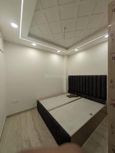 Bedroom Image of 900 Sq.ft 2 BHK Builder Floor for rent in Rajouri Garden New Delhi for Rs. 32000