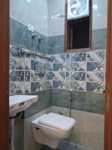 Common Bathroom Image of 1450 Sq.ft 3 BHK Apartment / Flat for sale in Sector 73 Noida for Rs. 6000000