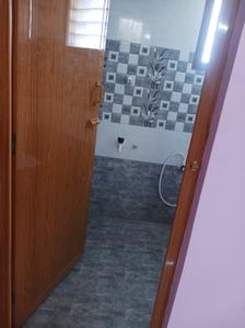 Bathroom Image of 650 Sq.ft 2 BHK Duplex for rent in Otthakadai Madurai for Rs. 10000