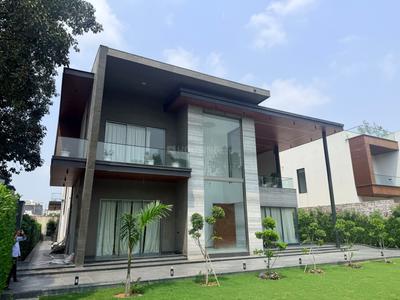 Building Image of 16200 Sq.ft 5 BHK Farm House for sale in Chhattarpur New Delhi for Rs. 350000000
