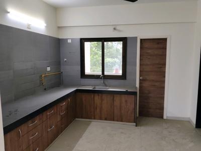 Kitchen Image of 2100 Sq.ft 3 BHK Apartment / Flat for rent in Kameshwar Elite 140, Bodakdev Ahmedabad for Rs. 35000
