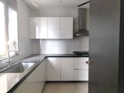 Kitchen Image of 2350 Sq.ft 3.5 BHK Apartment / Flat for sale in Panchshil Towers, Chokhi Dhani Pune for Rs. 39000000