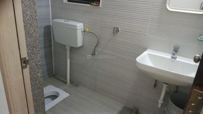 Bathroom Image of 550 Sq.ft 1 BHK Apartment / Flat for rent in Hadapsar Pune for Rs. 21000