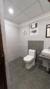 Bathroom Image of 927 Sq.ft 2 BHK Apartment / Flat for rent in Ruchira Sapphire Smart Homes, Mahurali Ghaziabad for Rs. 18000